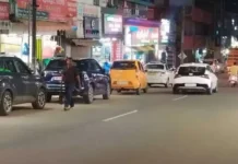 நாகர்கோவிலில் சாலையோரம் வாகனங்களால் போக்குவரத்து பாதிப்பு