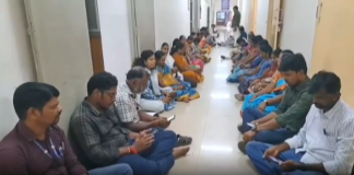 நாகர்கோவில்: வருவாய் அலுவலகத்தில் காத்திருப்பு போராட்டம்