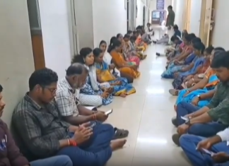 நாகர்கோவில்: வருவாய் அலுவலகத்தில் காத்திருப்பு போராட்டம்