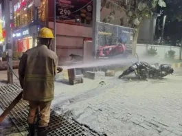 பெட்ரோல் பங்கில் திடீரென தீப்பிடித்த பைக் – பரபரப்பு