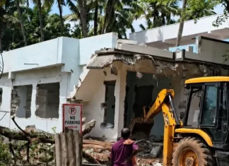 சுவாமியார்மடம்: கால்வாயில் ஆக்கிரமிப்பு வீடு இடிப்பு