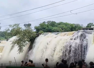 திற்பரப்பு அருவியில் சுற்றுலா பயணிகள் குளிக்க தடை