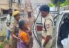 கடன் கொடுப்பதாக கூறி பத்திரம் மோசடி: மூதாட்டிக்கு நேரில் ஆறுதல் கூறிய எஸ்.பி. ஸ்டாலின்