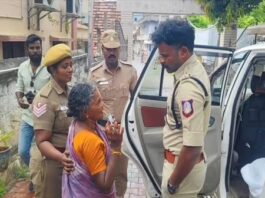 கடன் கொடுப்பதாக கூறி பத்திரம் மோசடி: மூதாட்டிக்கு நேரில் ஆறுதல் கூறிய எஸ்.பி. ஸ்டாலின்