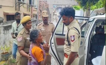 கடன் கொடுப்பதாக கூறி பத்திரம் மோசடி: மூதாட்டிக்கு நேரில் ஆறுதல் கூறிய எஸ்.பி. ஸ்டாலின்