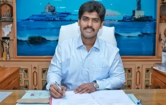 கையில் எவ்வளவு பணம் இருக்கு? எழுதிட்டு போங்க! அரசு ஊழியர்களுக்கு கடிவாளம்! கலக்கும் குமரி கலெக்டர்!