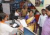 நாகர்கோவிலில் பொது இடங்களில் குப்பை கொட்டிய 2 மருத்துவ நிறுவனங்களுக்கு ரூ.15,000 அபராதம்! நாகர்கோவில் மாநகராட்சியில் பொது இடங்களில் குப்பை கொட்டிய இரண்டு மருத்துவ நிறுவனங்களுக்கு ரூ.15,000 அபராதம்