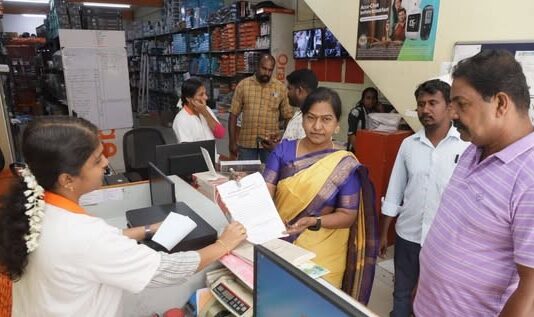 நாகர்கோவிலில் பொது இடங்களில் குப்பை கொட்டிய 2 மருத்துவ நிறுவனங்களுக்கு ரூ.15,000 அபராதம்! நாகர்கோவில் மாநகராட்சியில் பொது இடங்களில் குப்பை கொட்டிய இரண்டு மருத்துவ நிறுவனங்களுக்கு ரூ.15,000 அபராதம்