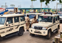 முட்டம் நடுக்கடலில் வாணியக்குடி மீனவர்களின் வலைகள் சேதப்படுத்தப்பட்டதாக எழுந்த புகாரைத் தொடர்ந்து குளச்சல் துறைமுகத்தில் போலீசார் குவிக்கப்பட்டனர் முட்டம் நடுக்கடலில் வாணியக்குடி மீனவர்களின் வலைகள் சேதப்படுத்தப்பட்டதாக எழுந்த புகாரைத் தொடர்ந்து குளச்சல் துறைமுகத்தில் போலீசார் குவிக்கப்பட்டனர்