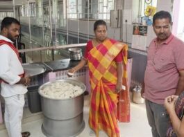 ஆசாரிப்பள்ளம் அரசு மருத்துவமனை அம்மா உணவகத்தில் மேயர் நேரில் ஆய்வு! நாகர்கோவில் ஆசாரிப்பள்ளம் அரசு மருத்துவமனை அம்மா உணவகத்தில் உணவின் தரத்தை மேயர் மேரி பிரின்சி லதா ஆய்வு செய்தார்.