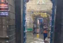 கன்னியாகுமரி பகவதி அம்மன் கோயிலுக்குள் மழைநீர் வடிகாலில் கழிவுநீர் கலப்பதாகப் புகார் கன்னியாகுமரி பகவதி அம்மன் கோயிலுக்குள் மழைநீர் புகுந்த விவகாரத்தில் கழிவுநீர் மழைநீர் வடிகாலில் கலப்பதாக எழுந்த புகார்