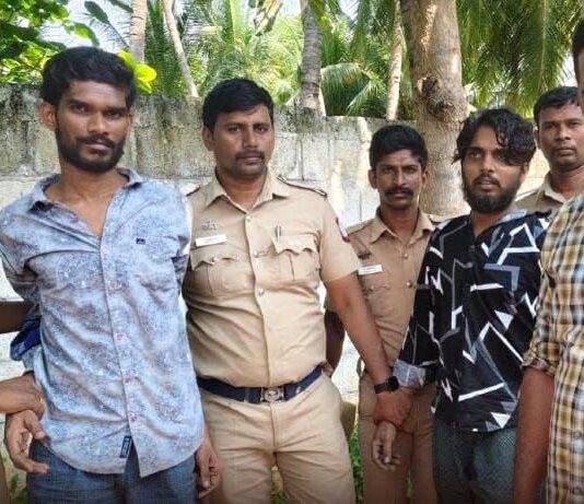 கன்னியாகுமரியைச் சேர்ந்த கைதி உட்பட தேனி சிறையிலிருந்து தப்பிய மேலும் 2 பேர் கைது: 15 பேர் பிடிபட்டனர்; 2 பேருக்கு போலீசார் வலைவீச்சு! தேனி சிறையிலிருந்து தப்பிய மேலும் 2 கைதிகள் கைது: இதுவரை 15 பேர் பிடிபட்டனர்; மேலும் 2 பேருக்கு போலீசார் வலைவீச்சு!