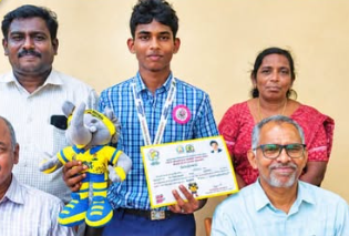 முதல்வர் கோப்பை கேரம் போட்டி – மாநில அளவில் குளச்சல் பள்ளி மாணவருக்கு இரண்டாம் பரிசு திருச்சியில் நடைபெற்ற முதல்வர் கோப்பை மாநில அளவிலான கேரம் போட்டியில் இரண்டாம் பரிசு பெற்ற குளச்சல் வி.கே.பி. மேல்நிலைப் பள்ளி மாணவர் வைஷால்.