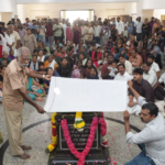 கன்னியாகுமரியில் காந்தி ஜெயந்தி விழா: காந்தியடிகள் நினைவிடத்தில் மலர் தூவி மரியாதை