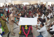 கன்னியாகுமரியில் காந்தி ஜெயந்தி விழா: காந்தியடிகள் நினைவிடத்தில் மலர் தூவி மரியாதை