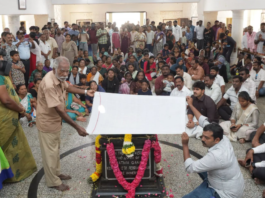 கன்னியாகுமரியில் காந்தி ஜெயந்தி விழா: காந்தியடிகள் நினைவிடத்தில் மலர் தூவி மரியாதை