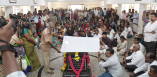 கன்னியாகுமரியில் காந்தி ஜெயந்தி விழா: காந்தியடிகள் நினைவிடத்தில் மலர் தூவி மரியாதை