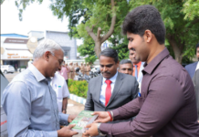 கன்னியாகுமரி மாவட்ட பொறுப்பு நீதியரசருக்கு ஆட்சியர் புத்தகம் வழங்கி வரவேற்பு