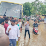 ராமநாதபுரத்தில் நேற்றிரவு பெய்த மழைக்கே குளம்போல் தேங்கிய தண்ணீர்! அமைச்சர் நேரில் ஆய்வு Rain-fall-ramanathapuram