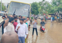 ராமநாதபுரத்தில் நேற்றிரவு பெய்த மழைக்கே குளம்போல் தேங்கிய தண்ணீர்! அமைச்சர் நேரில் ஆய்வு Rain-fall-ramanathapuram